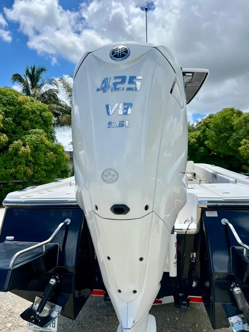 Slide: The Image of 2022 Robalo 266 Cayman with Yamaha 425 V8 outboard motor. - 48