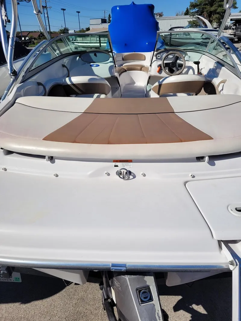 Slide: The Image of 2007 Four Winns 190 Horizon boat interior with seating and steering wheel. - 14
