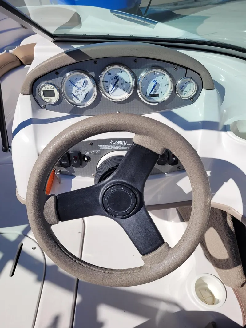 Slide: The Image of 2007 Four Winns 190 Horizon boat dashboard with steering wheel and gauges. - 16