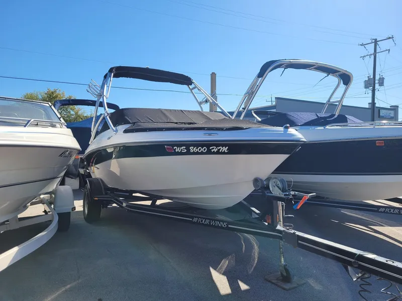 Slide: The Image of 2007 Four Winns 190 Horizon boat on trailer, parked outdoors. - 4