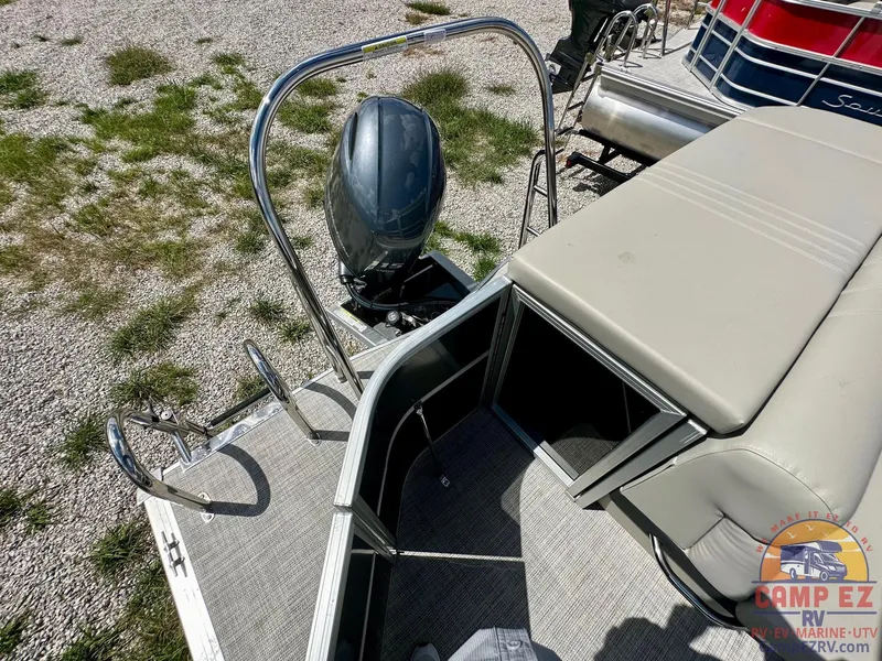 Slide: The Image of 2025 South Bay 220CR LE pontoon boat rear view with outboard motor and swim ladder. - 15