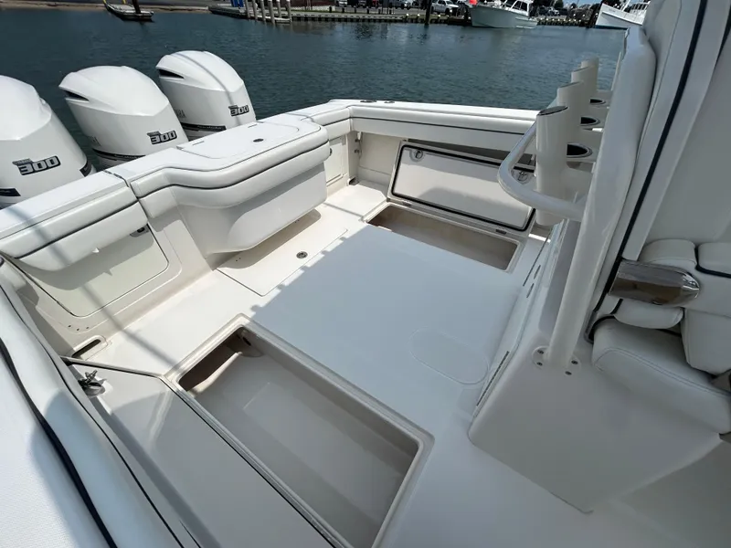 Slide: The Image of 2016 Jupiter 34 HFS boat with Triple Yamaha F300 engines, spacious deck layout. - 36