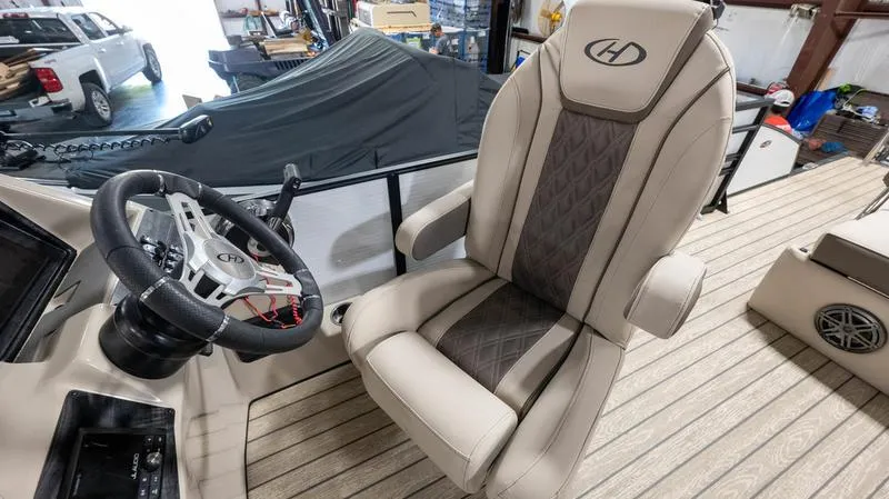 Slide: The Image of Captain's chair and steering wheel of a 2021 Harris SUNLINER 230 SLDH boat. - 9