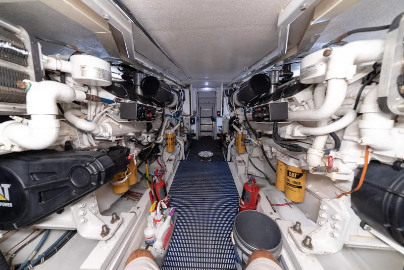 Slide: The Image of Hatteras 70 Convertible 2003 - 54