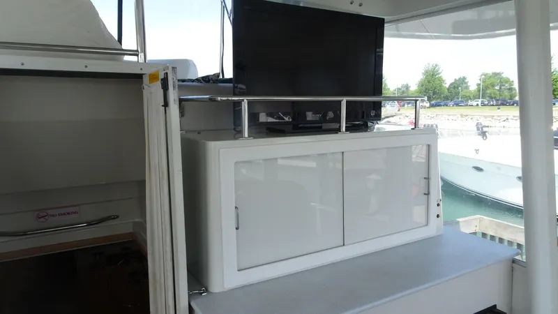 Slide: The Image of Carver 440 Aft Cabin Motor Yacht 1995 - 10