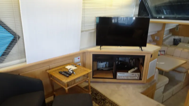 Slide: The Image of Carver 440 Aft Cabin Motor Yacht 1995 - 31