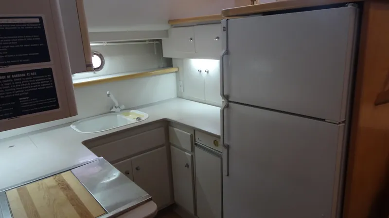 Slide: The Image of Carver 440 Aft Cabin Motor Yacht 1995 - 35