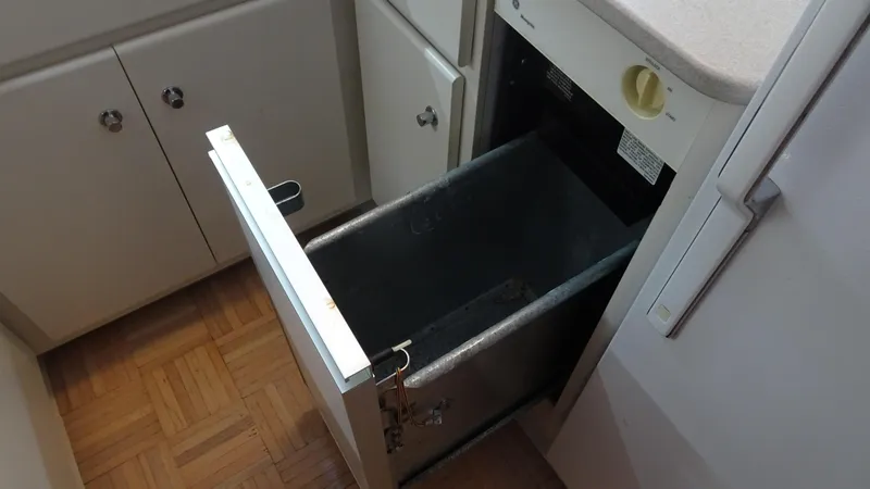 Slide: The Image of Carver 440 Aft Cabin Motor Yacht 1995 - 41