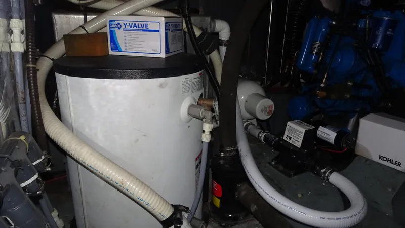 Slide: The Image of Carver 440 Aft Cabin Motor Yacht 1995 - 67