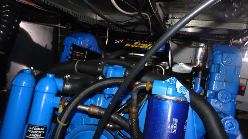 Slide: The Image of Carver 440 Aft Cabin Motor Yacht 1995 - 70