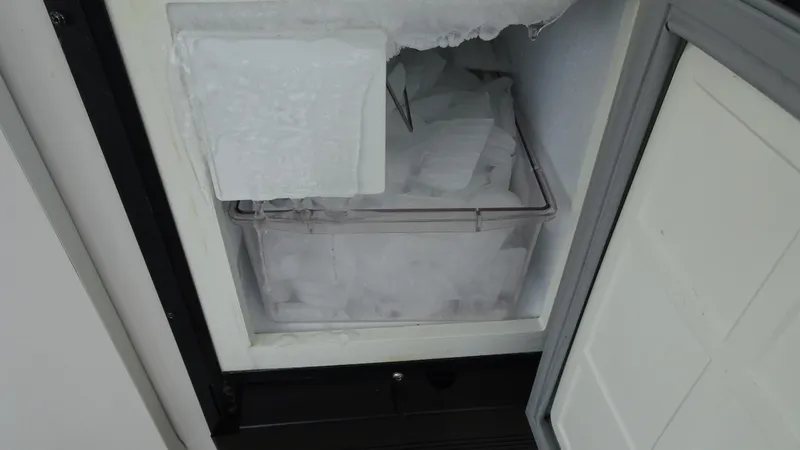 Slide: The Image of Carver Yachts 440 Aft Cabin Motor Yacht 1995 - 12