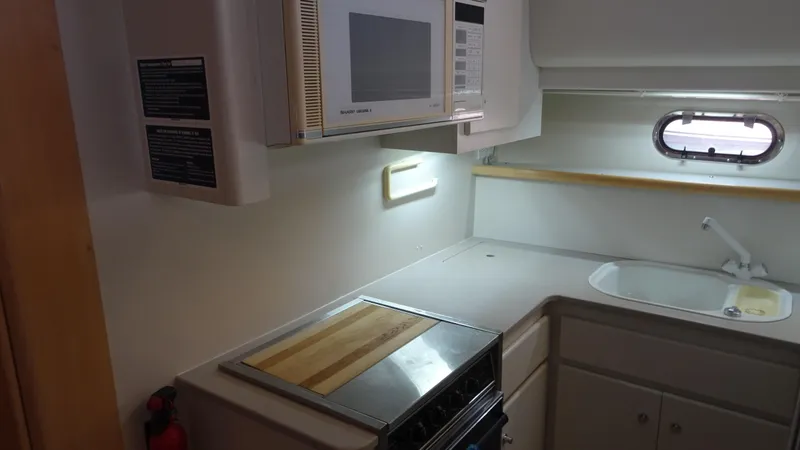 Slide: The Image of Carver Yachts 440 Aft Cabin Motor Yacht 1995 - 36