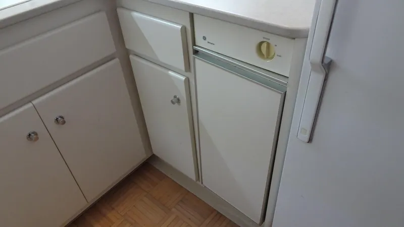 Slide: The Image of Carver Yachts 440 Aft Cabin Motor Yacht 1995 - 40