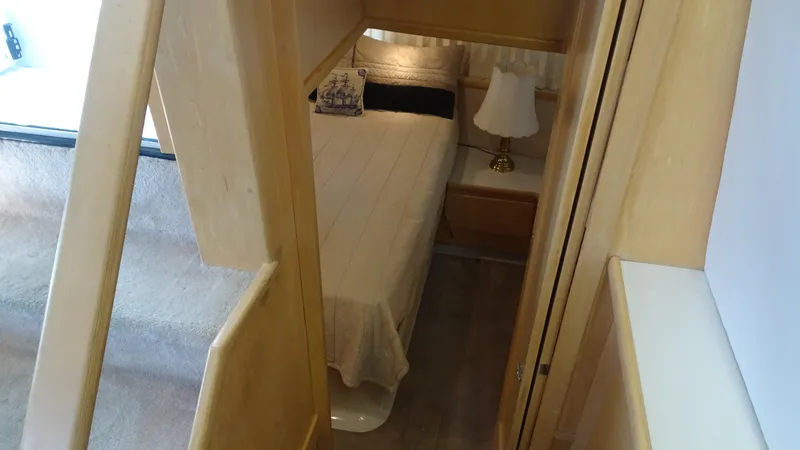 Slide: The Image of Carver Yachts 440 Aft Cabin Motor Yacht 1995 - 49