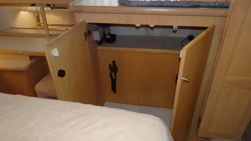 Slide: The Image of Carver Yachts 440 Aft Cabin Motor Yacht 1995 - 52