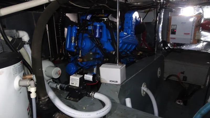 Slide: The Image of Carver Yachts 440 Aft Cabin Motor Yacht 1995 - 60