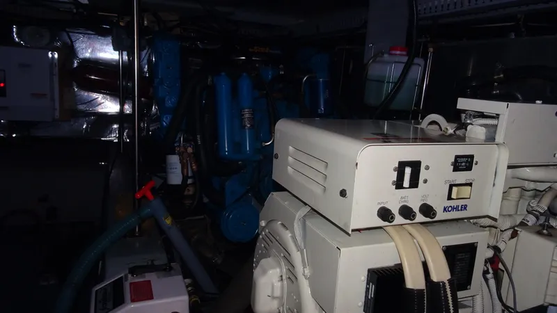 Slide: The Image of Carver Yachts 440 Aft Cabin Motor Yacht 1995 - 63