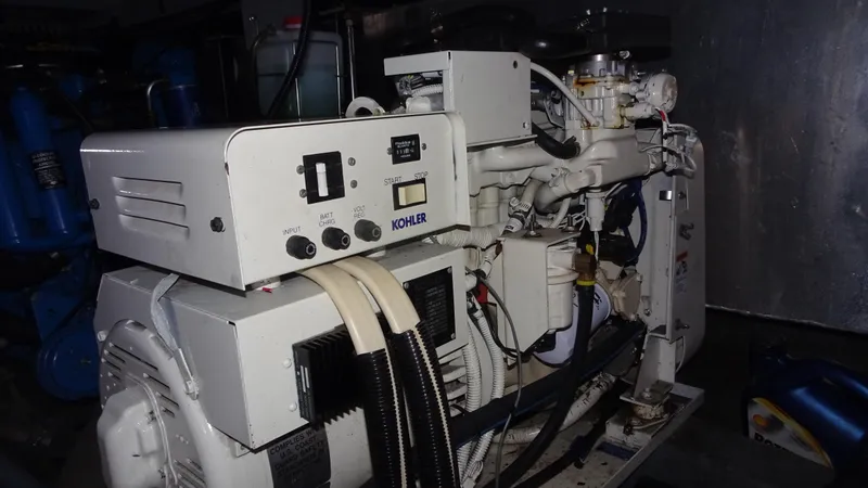 Slide: The Image of Carver Yachts 440 Aft Cabin Motor Yacht 1995 - 64