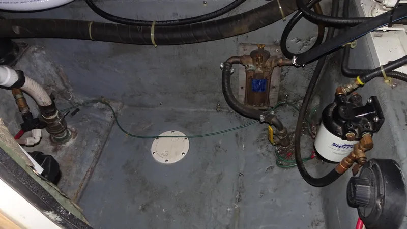 Slide: The Image of Carver Yachts 440 Aft Cabin Motor Yacht 1995 - 66