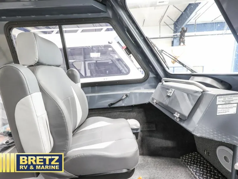 Slide: The Image of Interior of 2024 Sea Runner 190 ET HT boat at Bretz RV & Marine showroom. - 12