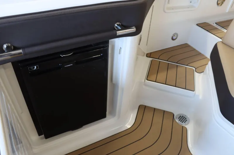 Slide: The Image of Sea Ray 310SLX 2025 - 12