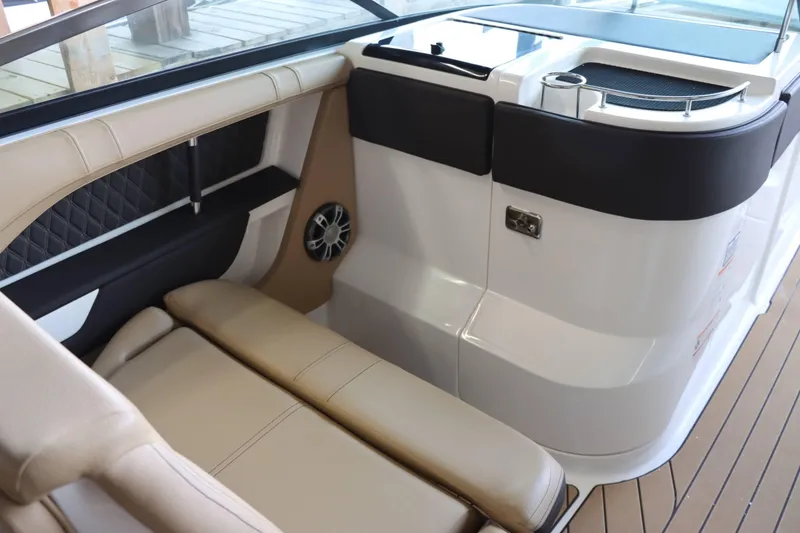 Slide: The Image of Sea Ray 310SLX 2025 - 19