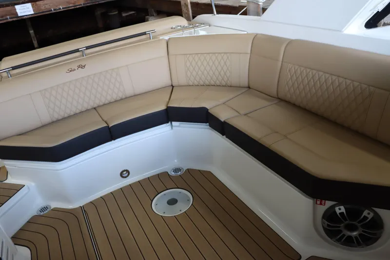 Slide: The Image of Sea Ray 310SLX 2025 - 4