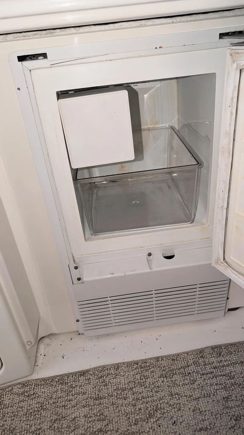 Slide: The Image of Sea Ray 380 Sundancer 2000 - 10