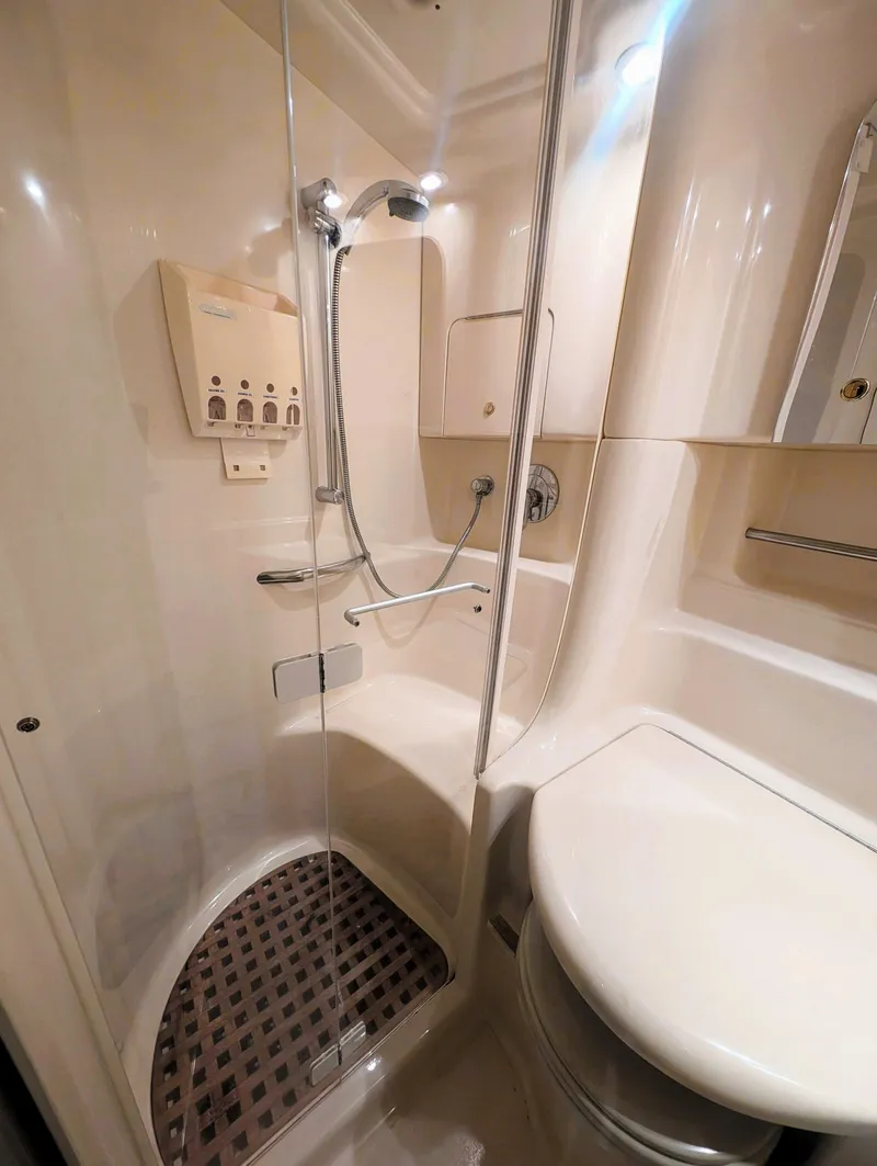 Slide: The Image of Sea Ray 380 Sundancer 2000 - 29