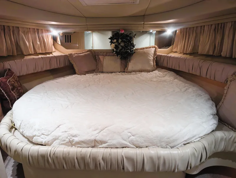 Slide: The Image of Sea Ray 380 Sundancer 2000 - 30