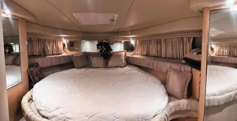 Slide: The Image of Sea Ray 380 Sundancer 2000 - 31