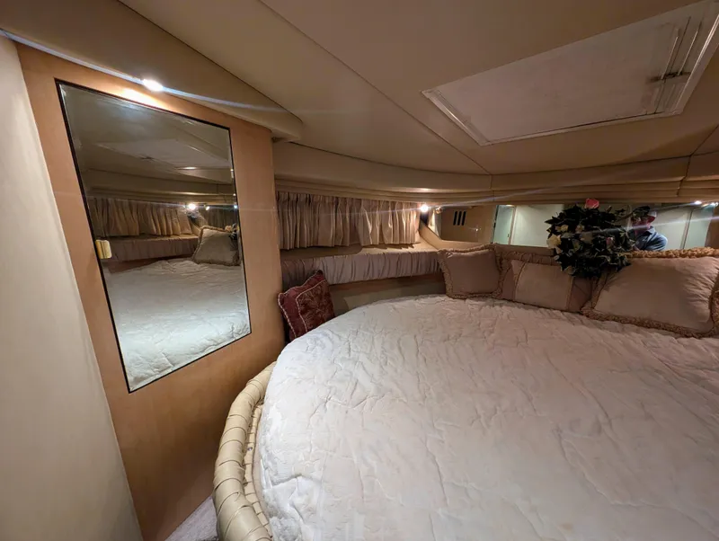 Slide: The Image of Sea Ray 380 Sundancer 2000 - 32