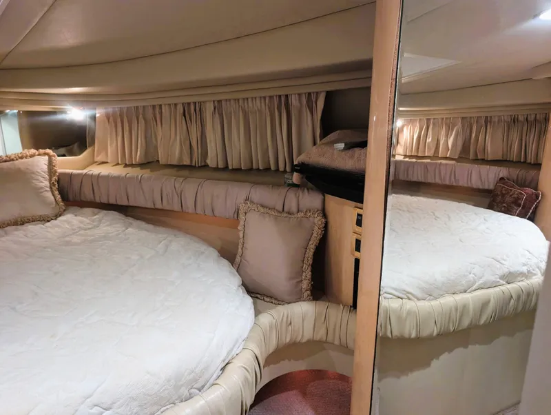 Slide: The Image of Sea Ray 380 Sundancer 2000 - 33