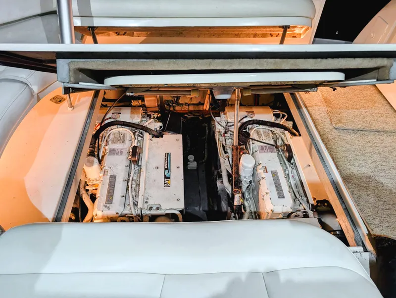 Slide: The Image of Sea Ray 380 Sundancer 2000 - 34