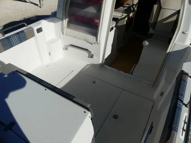 Slide: The Image of Cutwater C-242 Sport Coupe Outboard 2017 - 4