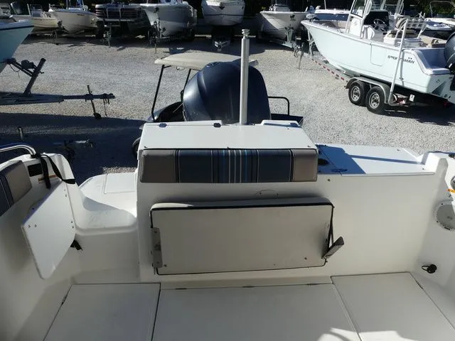 Slide: The Image of Cutwater C-242 Sport Coupe Outboard 2017 - 6