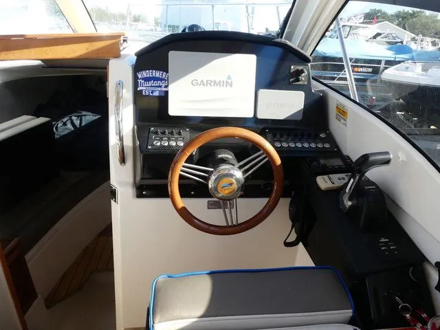 Slide: The Image of Cutwater C-242 Sport Coupe Outboard 2017 - 8