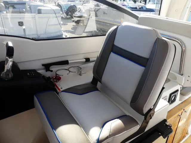 Slide: The Image of Cutwater C-242 Sport Coupe Outboard 2017 - 9