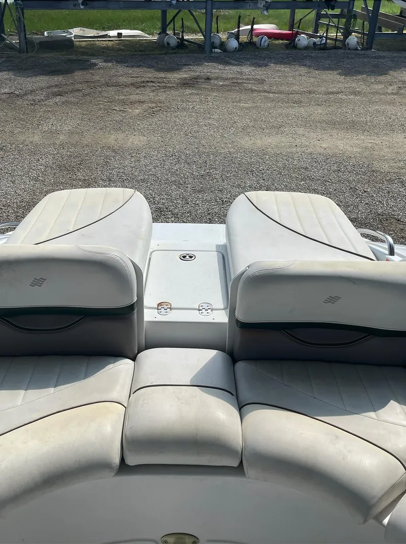 Slide: The Image of 2004 Four Winns 250 Horizon boat with white leather seating. - 11