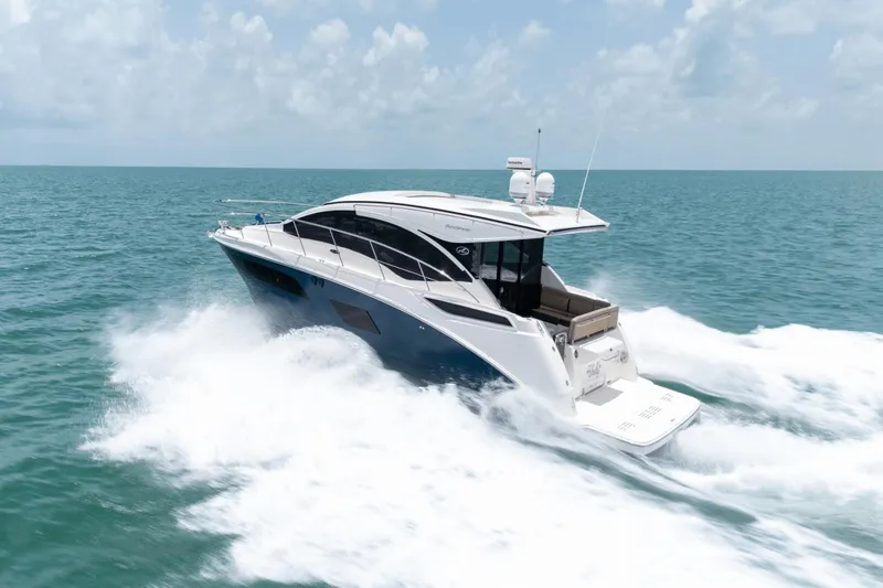 Slide: The Image of Sea Ray 400 Sundancer 2017 - 1