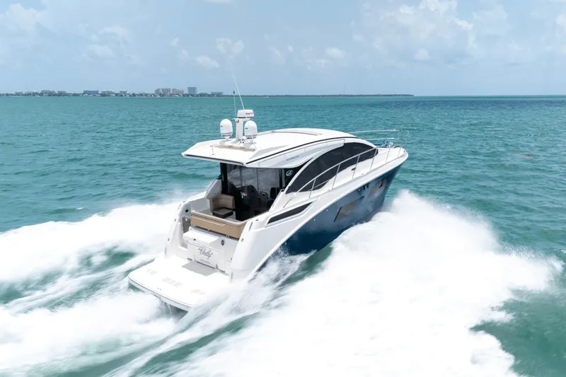 Slide: The Image of Sea Ray 400 Sundancer 2017 - 2