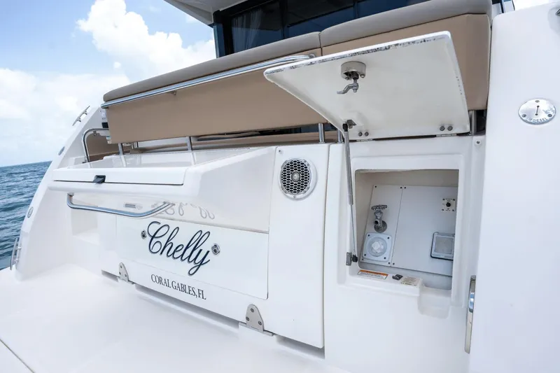 Slide: The Image of Sea Ray 400 Sundancer 2017 - 20