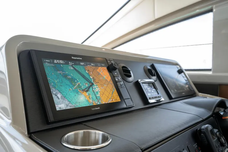 Slide: The Image of Sea Ray 400 Sundancer 2017 - 23