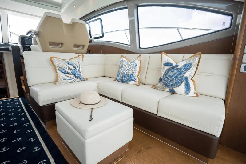 Slide: The Image of Sea Ray 400 Sundancer 2017 - 33