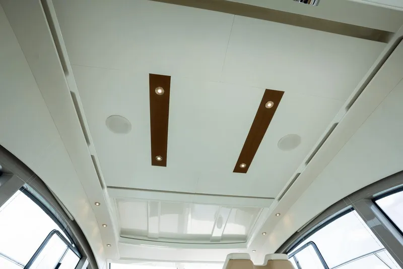 Slide: The Image of Sea Ray 400 Sundancer 2017 - 34