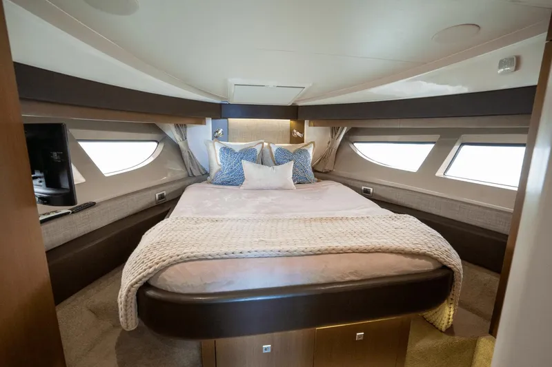 Slide: The Image of Sea Ray 400 Sundancer 2017 - 36