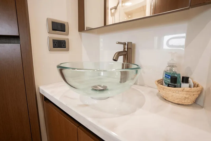 Slide: The Image of Sea Ray 400 Sundancer 2017 - 40