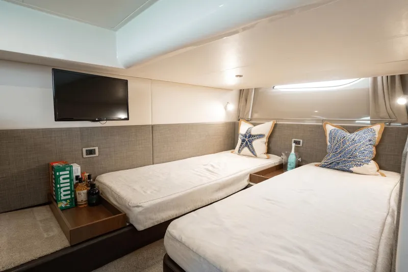 Slide: The Image of Sea Ray 400 Sundancer 2017 - 42