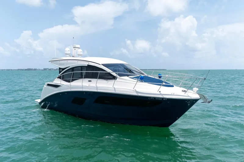 Slide: The Image of Sea Ray 400 Sundancer 2017 - 7