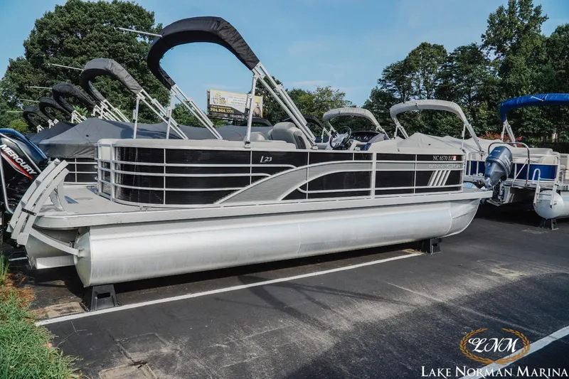 Slide: The Image of 2023 Bennington 23 LSR pontoon boat at Lake Norman Marina. - 3